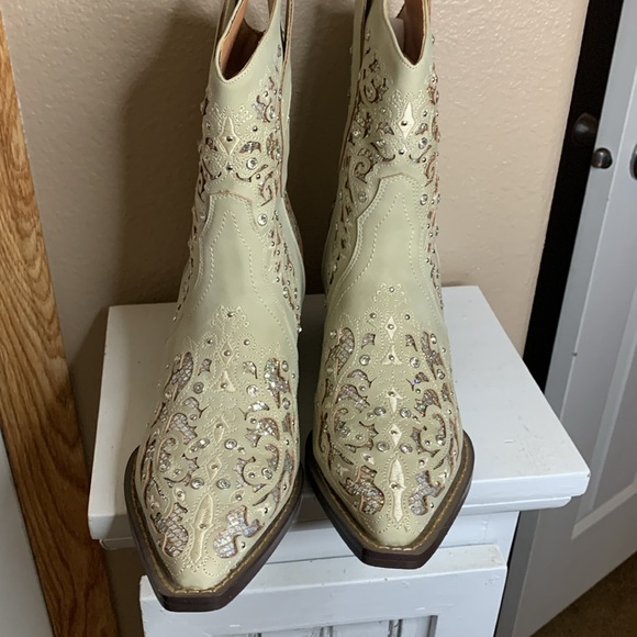 Western tan laser cut glittery short boots NEW in box - Picture 3 of 8